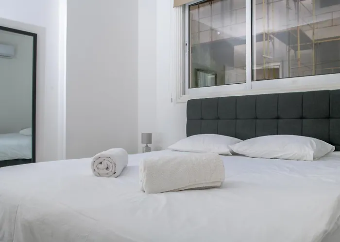 Maple Oak 102 ラルナカ